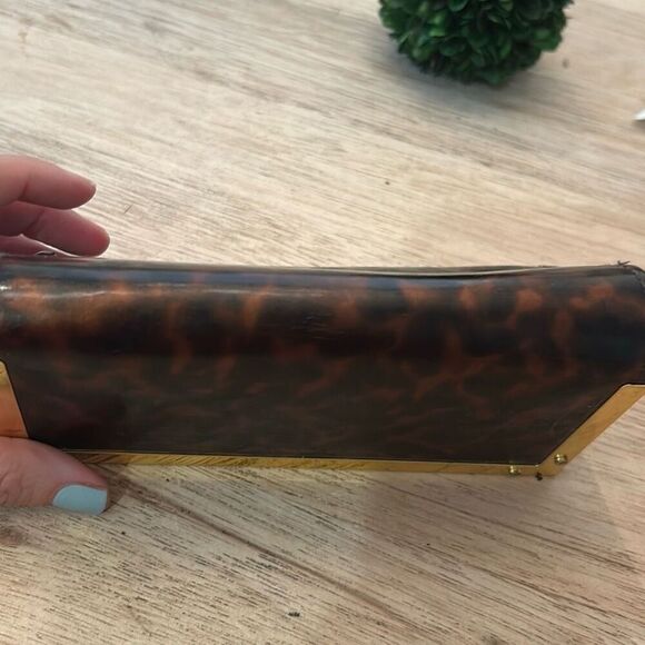 Tory Burch tortoiseshell and gold large Sunglass/eyeglass case - Picture 6 of 6